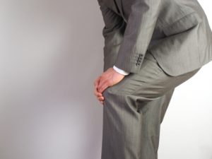 膝 痛み 膝の痛み 急に いきなり 原因 対処方法